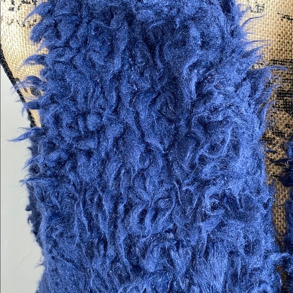 Chelsea & Violet Navy Faux Fur Vest - Picture 3 of 9
